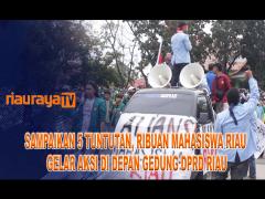 RIBUAN MAHASISWA RIAU GELAR AKSI DI DEPAN GEDUNG DPRD RIAU